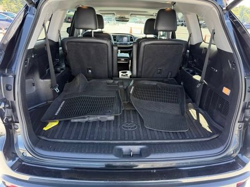 Used 2017 Toyota Highlander XLE AWD/4WD image 10