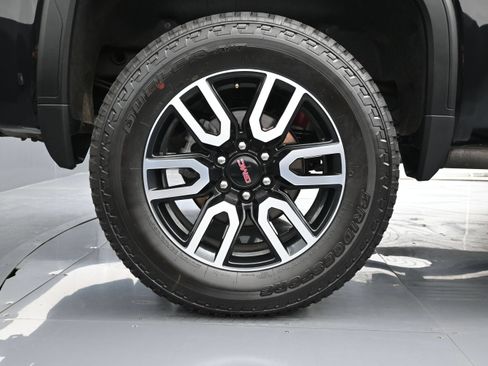 Used 2023 GMC Sierra 1500 AT4 w/ Technology Package AWD/4WD image 18