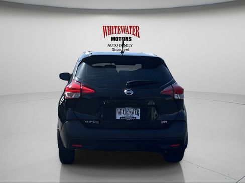 Used 2018 Nissan Kicks SR w/ Premium Package image 4