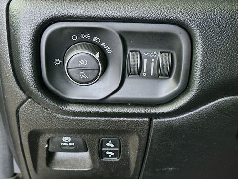 Used 2019 RAM 1500 Big Horn AWD/4WD image 16