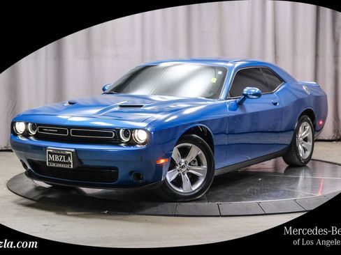 Used 2021 Dodge Challenger SXT RWD image 1