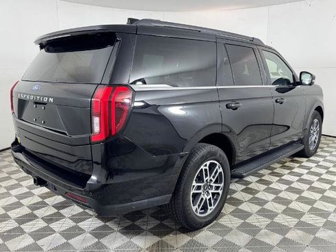 Certified 2025 Ford Expedition Active image 3