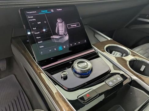 Used 2025 Cadillac Escalade Sport Platinum image 18