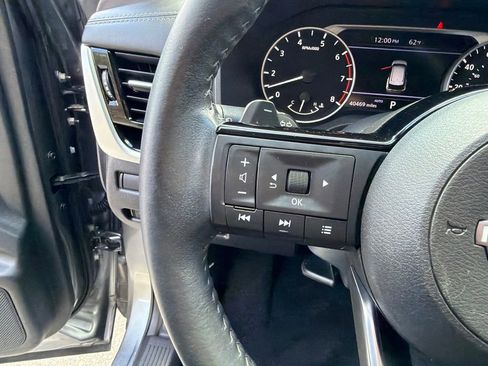 Used 2023 Nissan Rogue SL AWD/4WD image 16