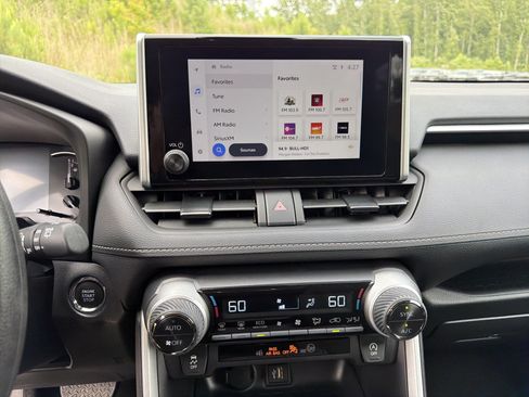 Used 2025 Toyota RAV4 XLE FWD image 27