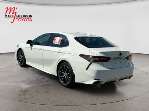 Used 2024 Toyota Camry SE FWD image 8