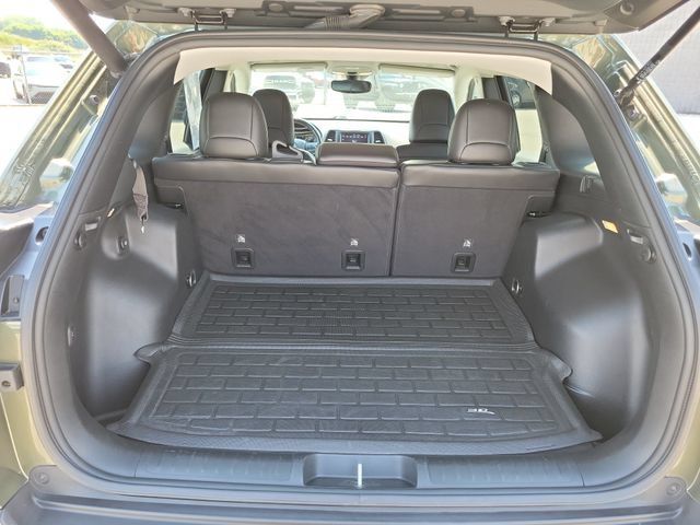 Used 2021 Jeep Cherokee Latitude Lux w/ Comfort/Convenience Group AWD/4WD image 28