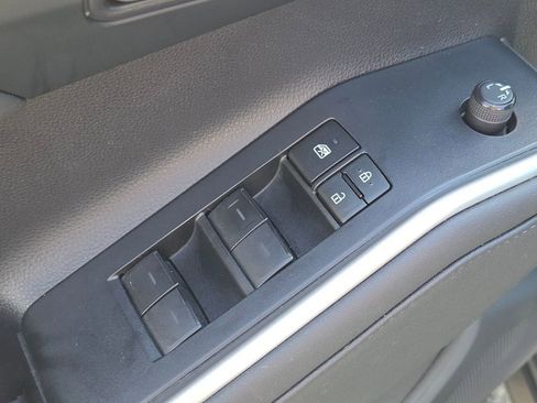 Used 2023 Toyota Highlander XSE FWD image 31