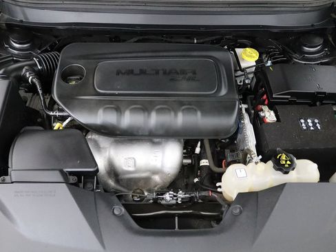 Used 2020 Jeep Cherokee Latitude Plus w/ Cold Weather Group FWD image 24