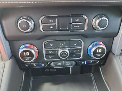 Used 2023 GMC Yukon SLT AWD/4WD image 20