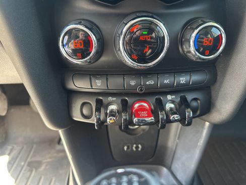 Used 2018 MINI Cooper 2-Door Hardtop image 24