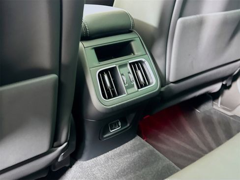 New 2025 Maserati Grecale GT image 27