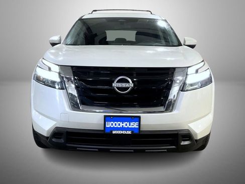 Used 2024 Nissan Pathfinder SV w/ Lighting Package (N92) AWD/4WD image 2