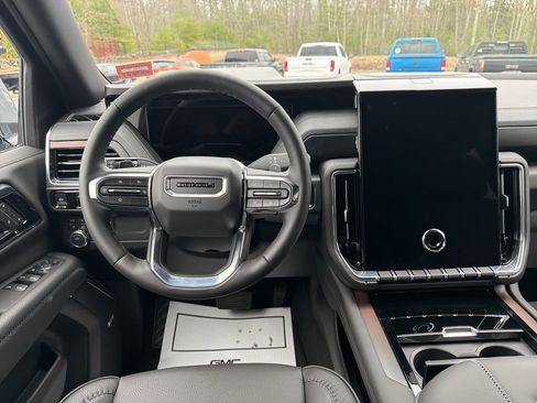 New 2026 GMC Yukon XL Denali w/ Sun & Power Step Package AWD/4WD image 15