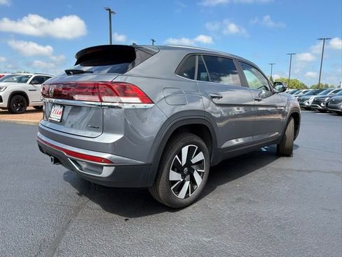 Used 2025 Volkswagen Atlas Cross Sport SE w/ Panoramic Sunroof Package image 8