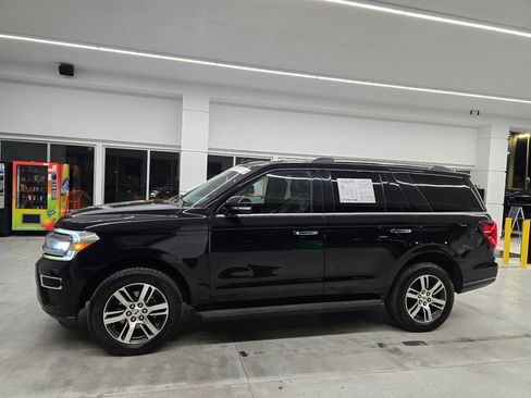 Used 2024 Ford Expedition Limited AWD/4WD image 3