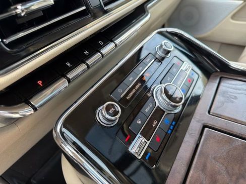 Used 2019 Lincoln Navigator L Reserve image 28