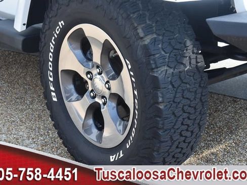 Used 2018 Jeep Wrangler Unlimited Sahara w/ Connectivity Group AWD/4WD image 15
