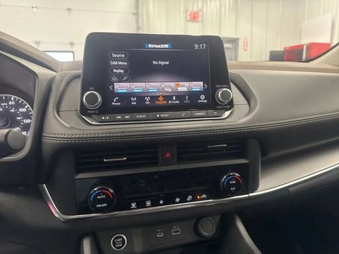 Used 2023 Nissan Rogue SV AWD/4WD image 14