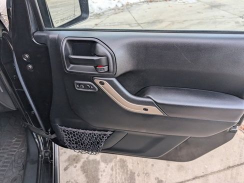 Used 2016 Jeep Wrangler Unlimited Sahara image 28