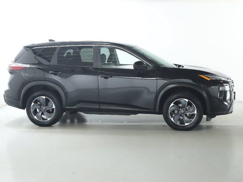 Used 2024 Nissan Rogue SV FWD image 11