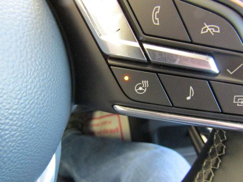Used 2025 Buick Enclave Preferred AWD/4WD image 29