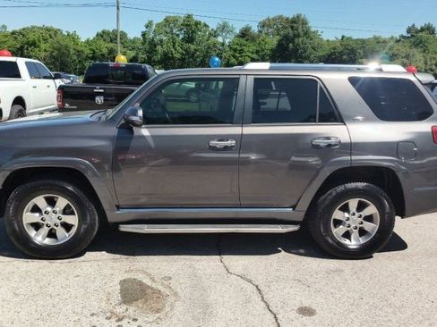 Used 2013 Toyota 4Runner SR5 AWD/4WD image 2