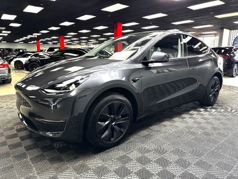 Used 2024 Tesla Model Y Long Range image 8