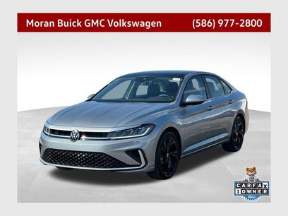 Used 2025 Volkswagen Jetta SE w/ Sunroof Package