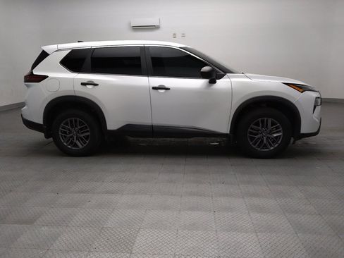Used 2024 Nissan Rogue S FWD image 11
