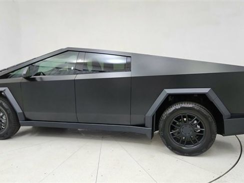 Used 2024 Tesla Cybertruck AWD Crew Cab image 4