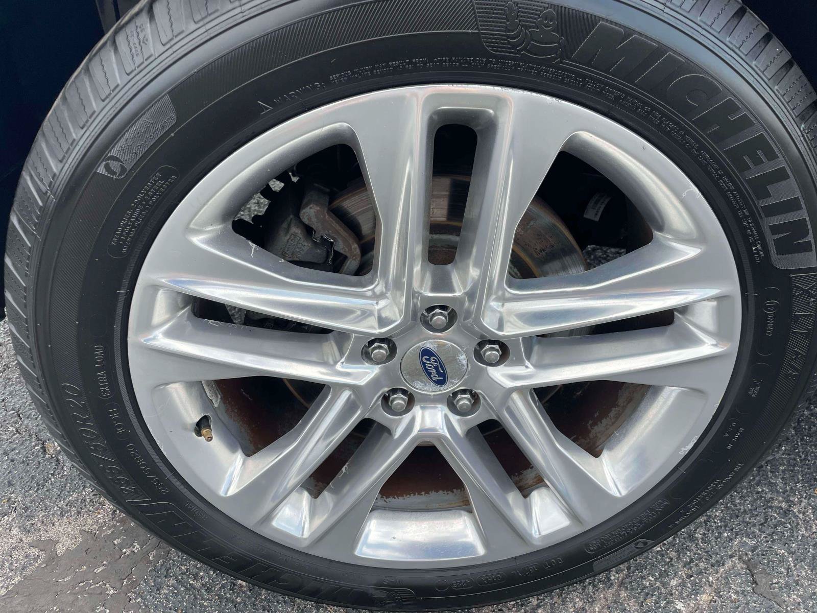 Used 2017 Ford Explorer XLT w/ Equipment Group 202A AWD/4WD image 10
