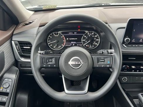 Used 2023 Nissan Rogue SV image 19