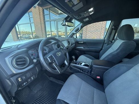 Used 2020 Toyota Tacoma TRD Off-Road image 18