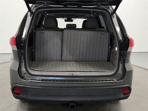 Used 2019 Toyota Highlander XLE image 36