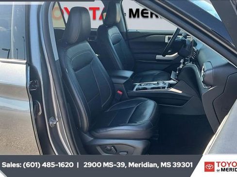 Used 2023 Ford Explorer Limited image 6