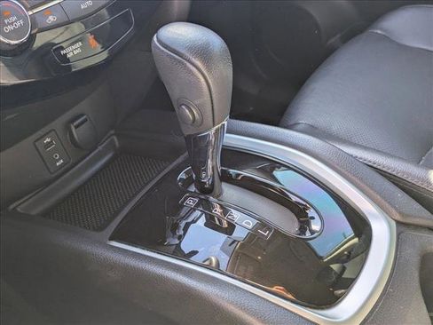 Used 2016 Nissan Rogue SL w/ SL Premium Package image 11