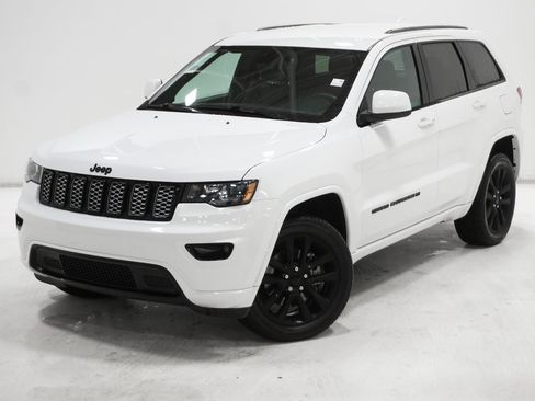 Certified 2022 Jeep Grand Cherokee Laredo X image 2