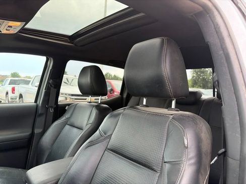 Used 2022 Toyota Tacoma TRD Off-Road w/ TRD Premium Off Road Package AWD/4WD image 12