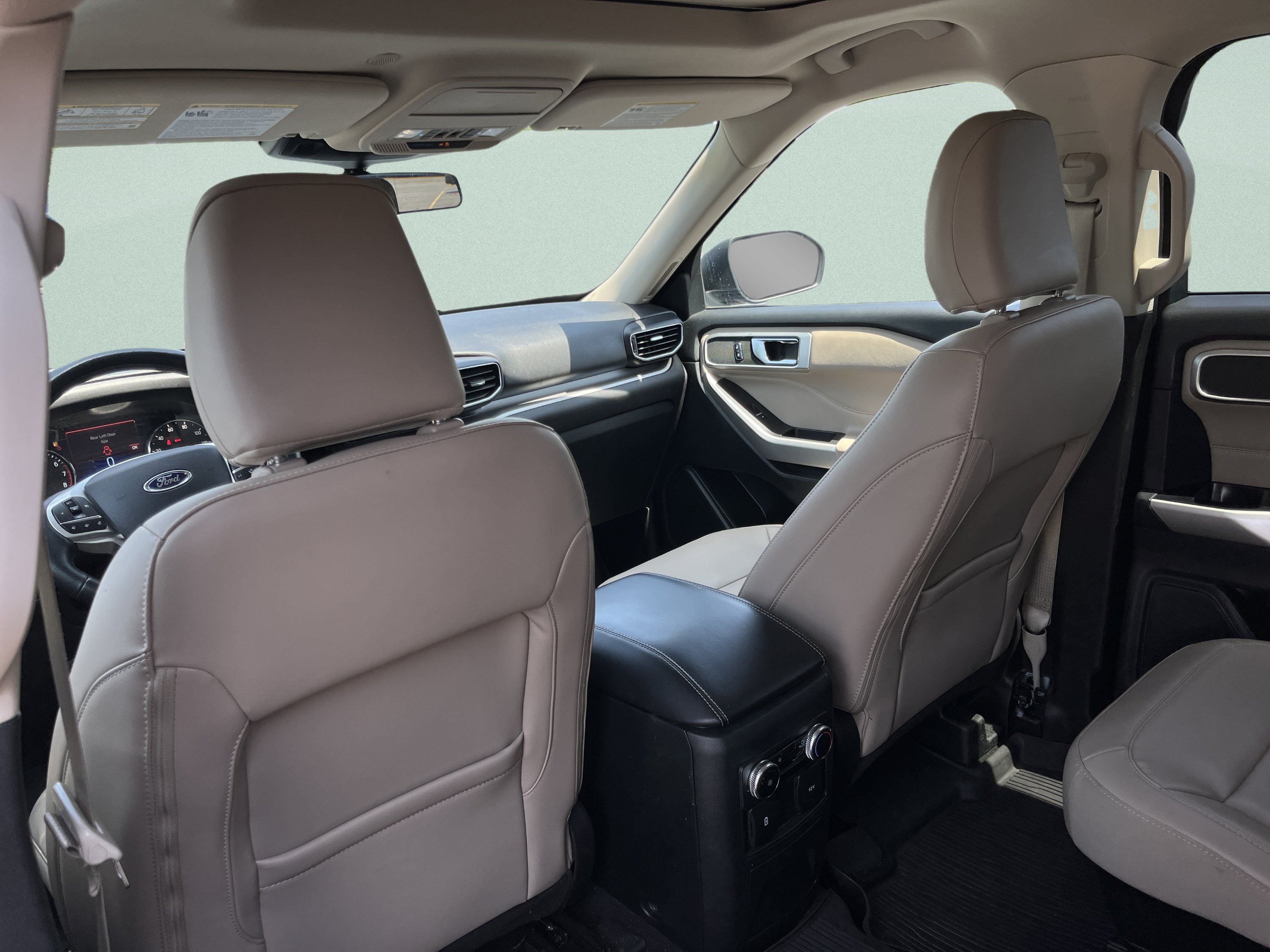 Used 2023 Ford Explorer XLT AWD/4WD image 24