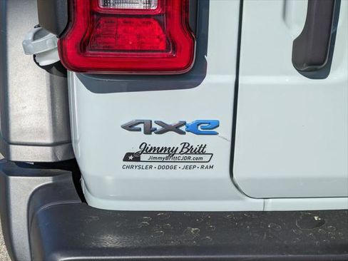 Certified 2023 Jeep Wrangler Unlimited Rubicon 4xe image 24