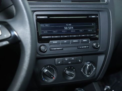 Used 2015 Volkswagen Jetta SE image 35