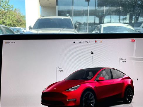 Used 2024 Tesla Model Y 2WD image 24