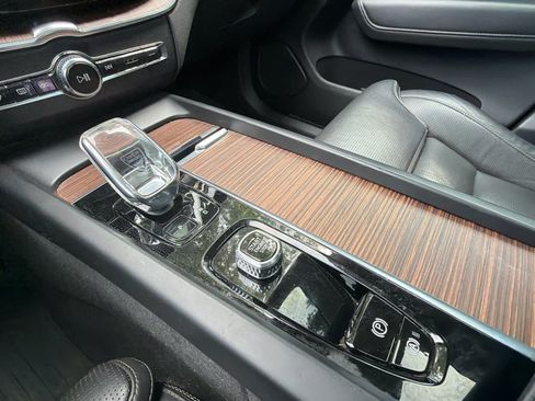 Certified 2023 Volvo XC60 B5 Ultimate w/ Climate Package FWD image 25