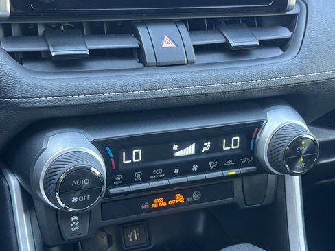 Used 2024 Toyota RAV4 AWD Hybrid image 19