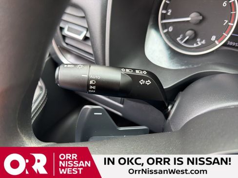 Used 2023 Nissan Rogue SV image 28