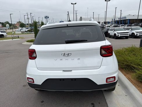 New 2026 Hyundai Venue SEL FWD image 7
