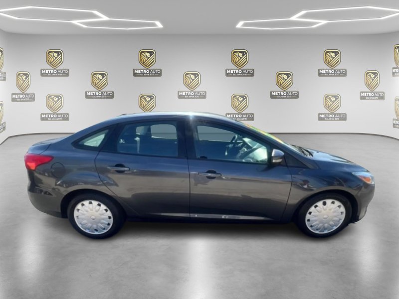 Used 2015 Ford Focus SE FWD image 9