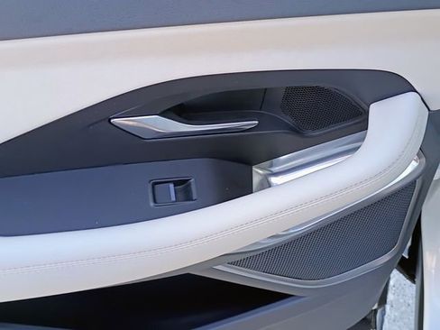 Used 2020 Jaguar E-PACE SE image 18