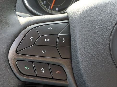 Used 2022 Jeep Cherokee Trailhawk AWD/4WD image 25